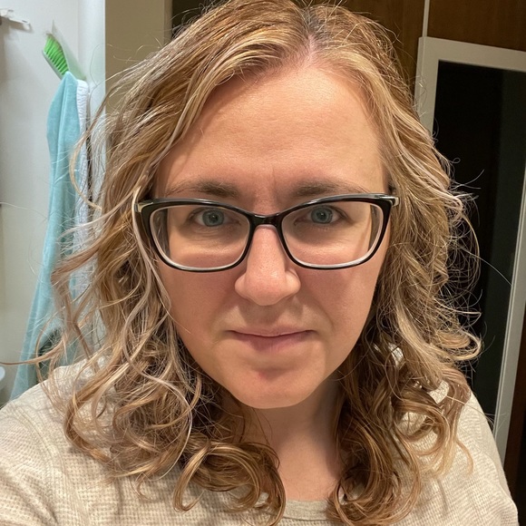 Meet your Posher, Lisa - Picture 2 of 3